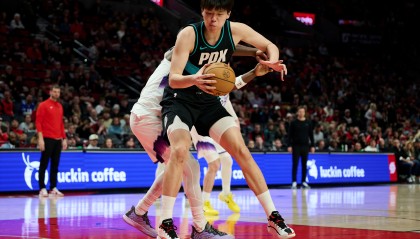 赵继伟拼凑CBA完美球员：运球郭艾伦 球商杨瀚森 弹跳&amp;颜值张镇麟